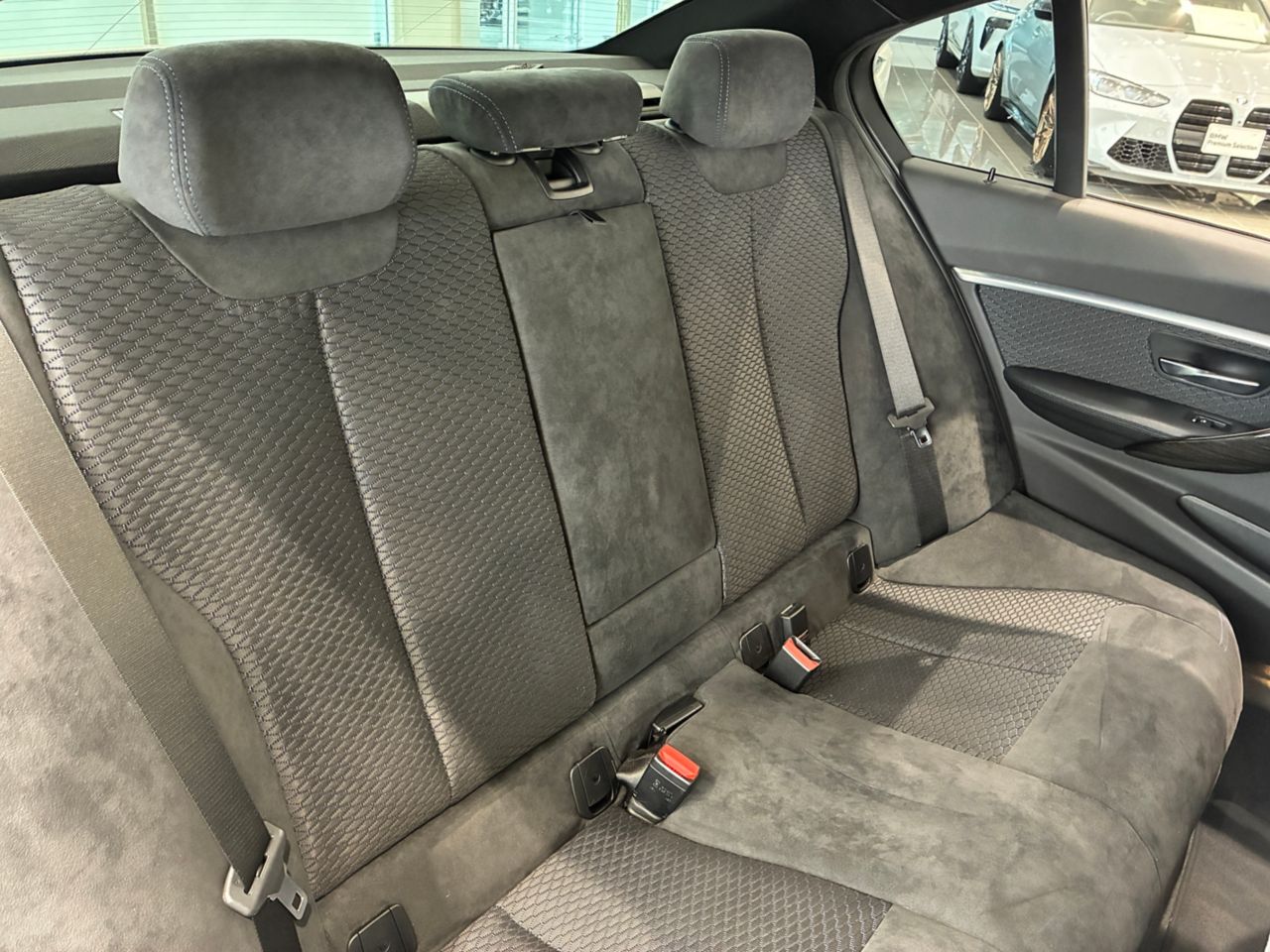 320D SEDAN RHD