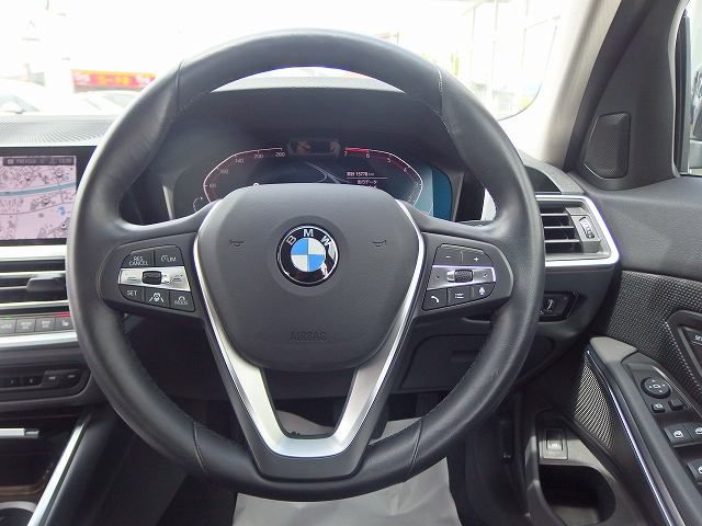 320i Sedan RHD