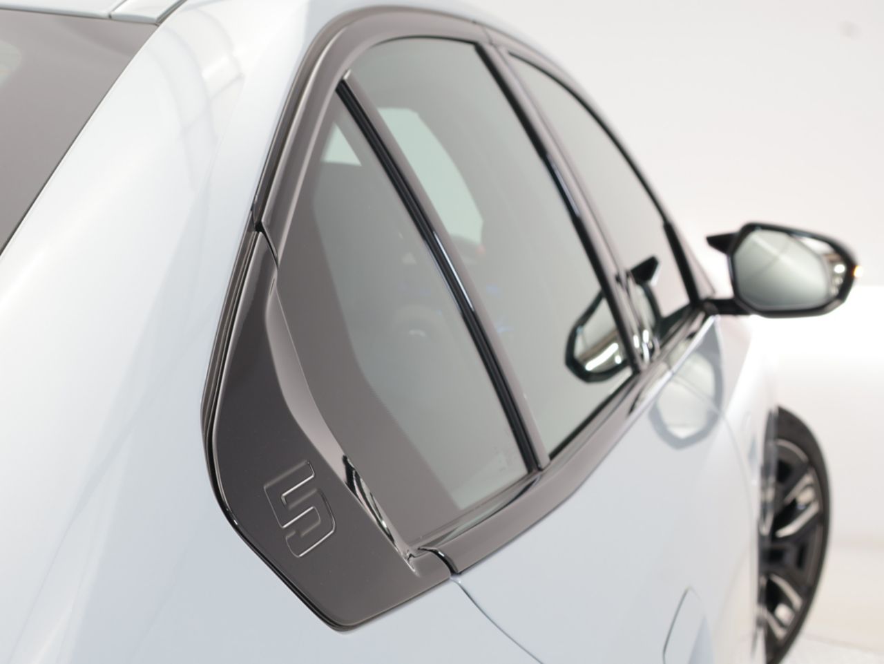 BMW i5 M60 xDrive Sedan RHD