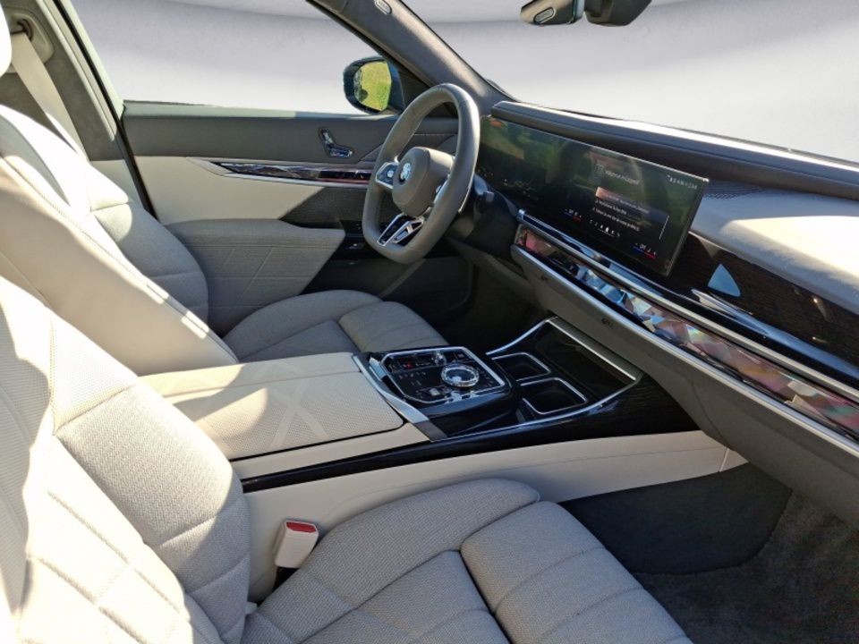 BMW 740