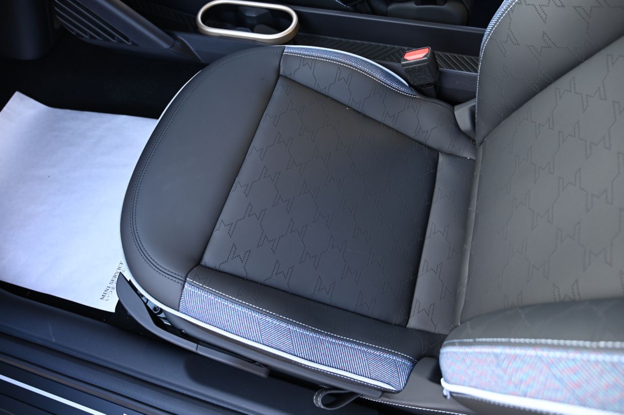 J01 MINI Cooper E