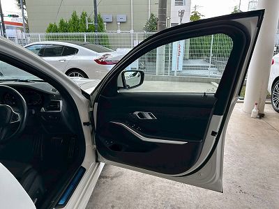 G20 330e Saloon RHD