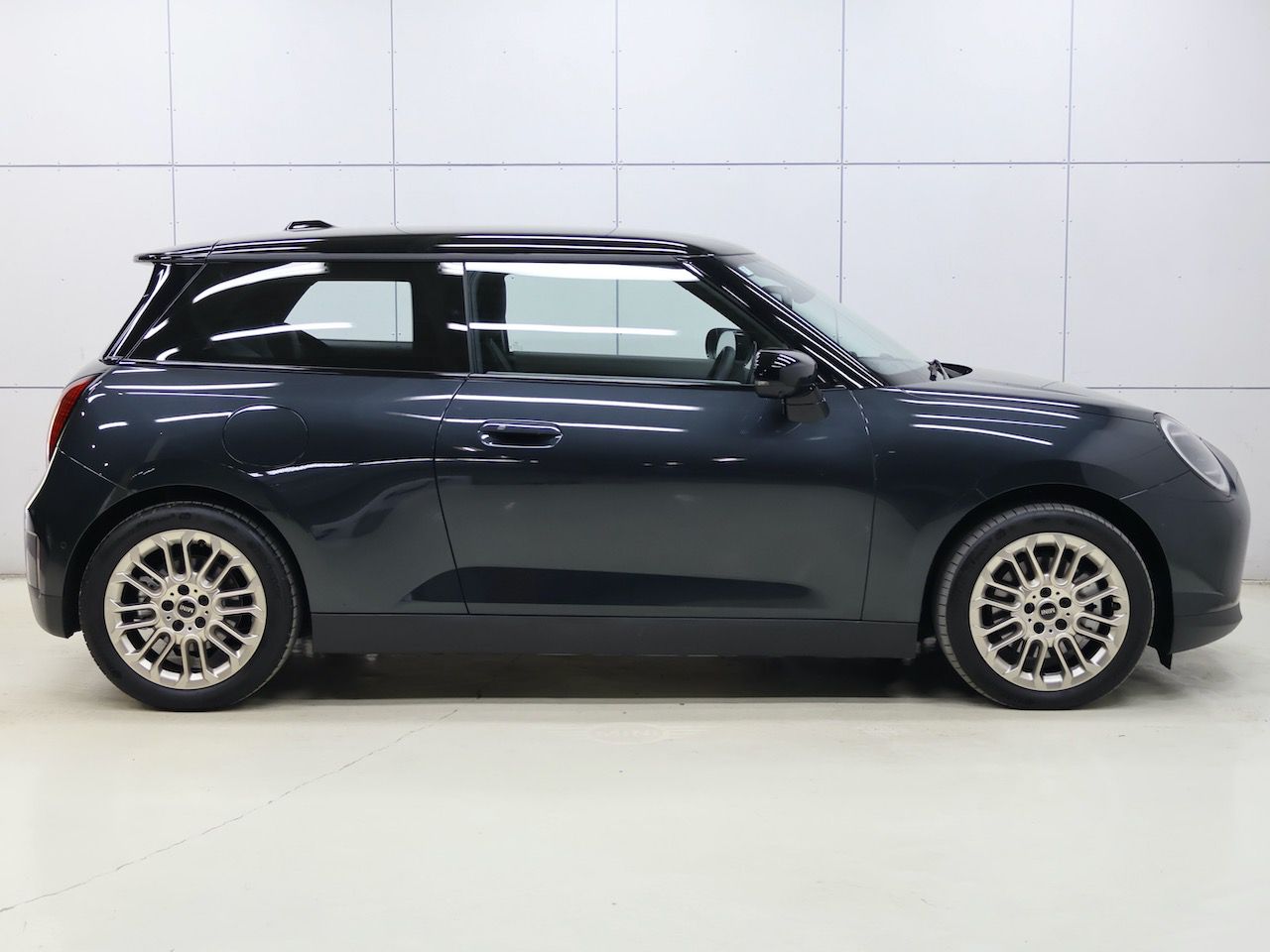 J01 MINI Cooper SE