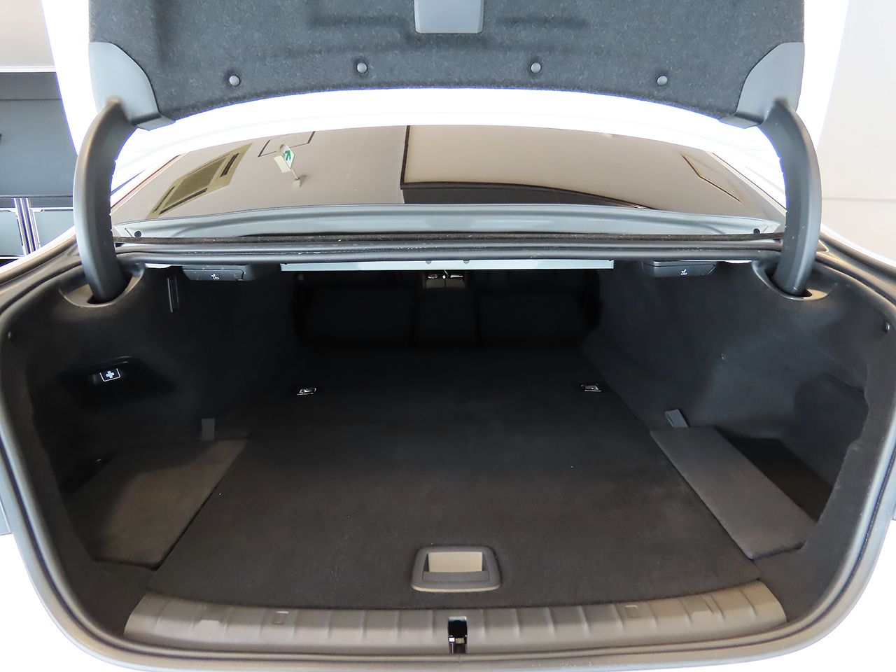 530e Sedan RHD