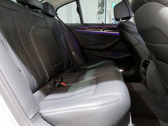 530e Sedan RHD