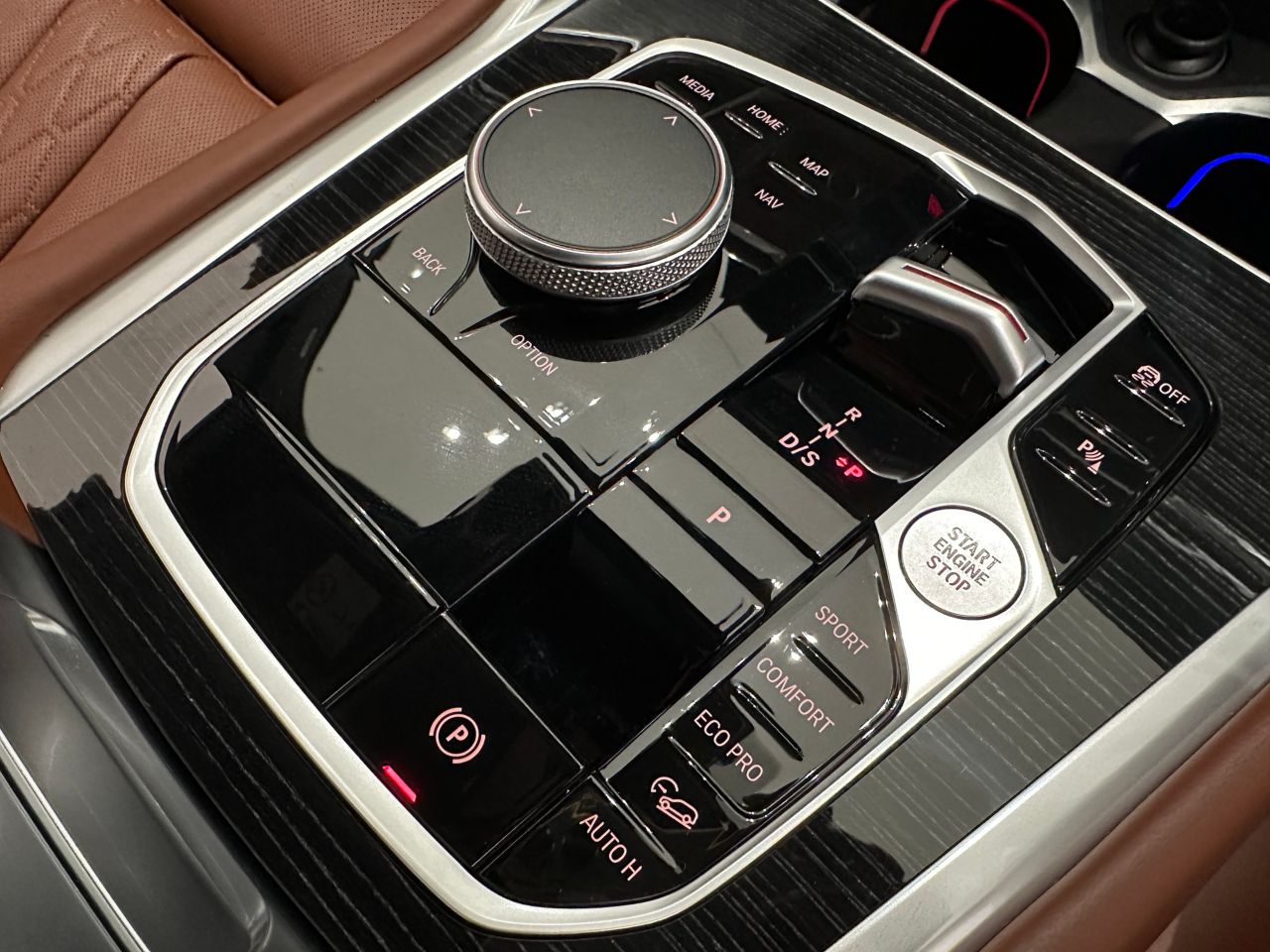 X6 M60i xDrive RHD