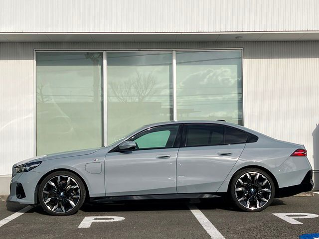 BMW i5 eDrive40 Sedan RHD