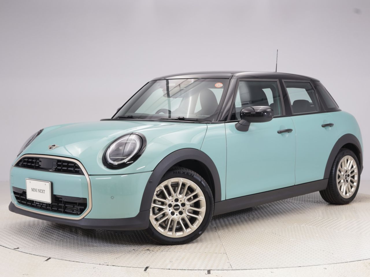 THE NEW MINI COOPER (5 DOOR) C