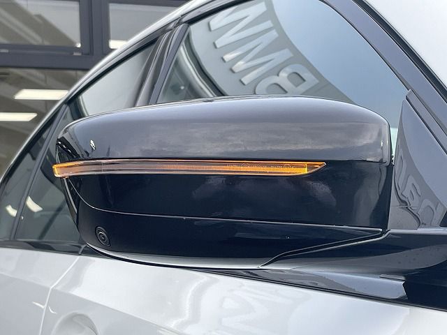 G20 330e Saloon RHD
