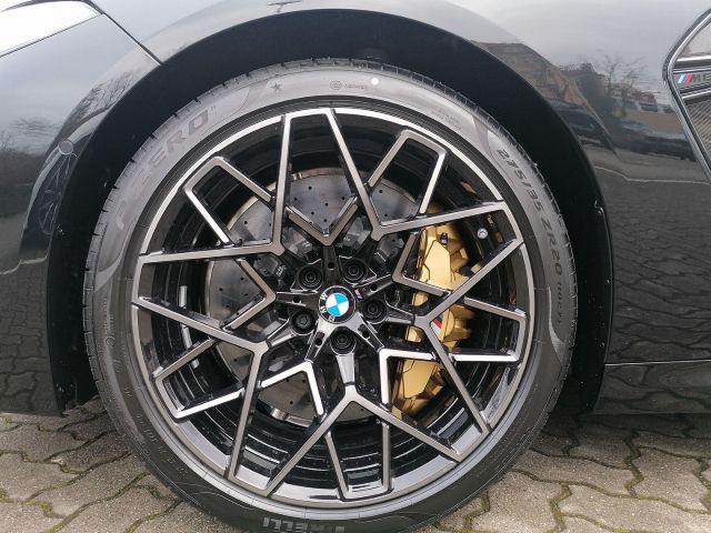 BMW M8