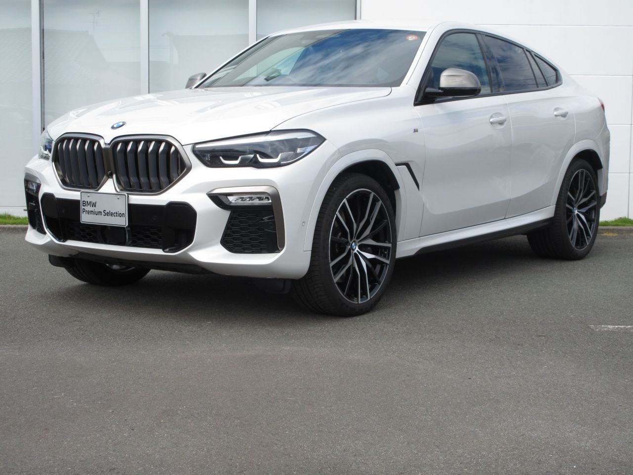 X* M50i RHD