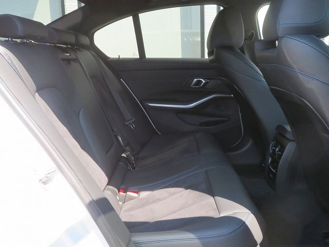 320d xDrive Berline RHD