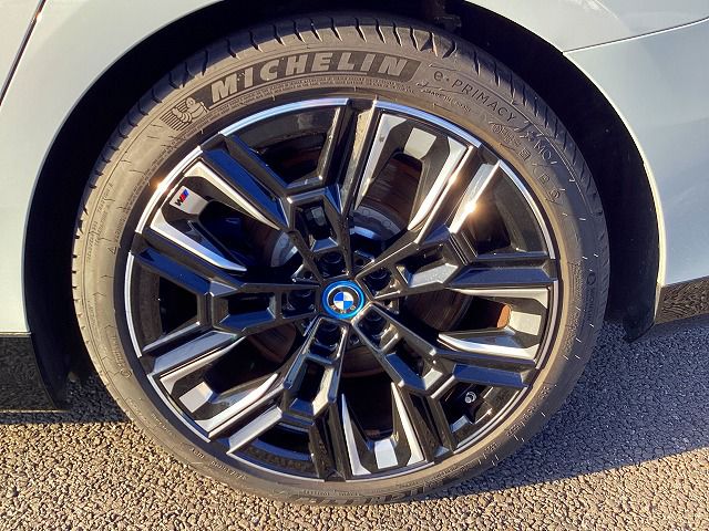 BMW i5 M60 xDrive Sedan RHD