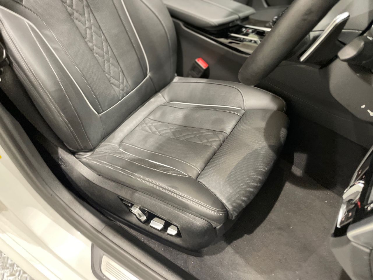 530e Sedan RHD