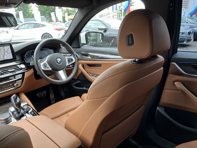 530e Sedan RHD