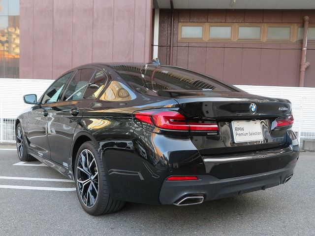 530e Sedan RHD