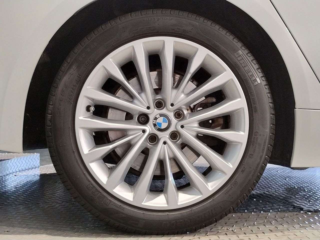 523I