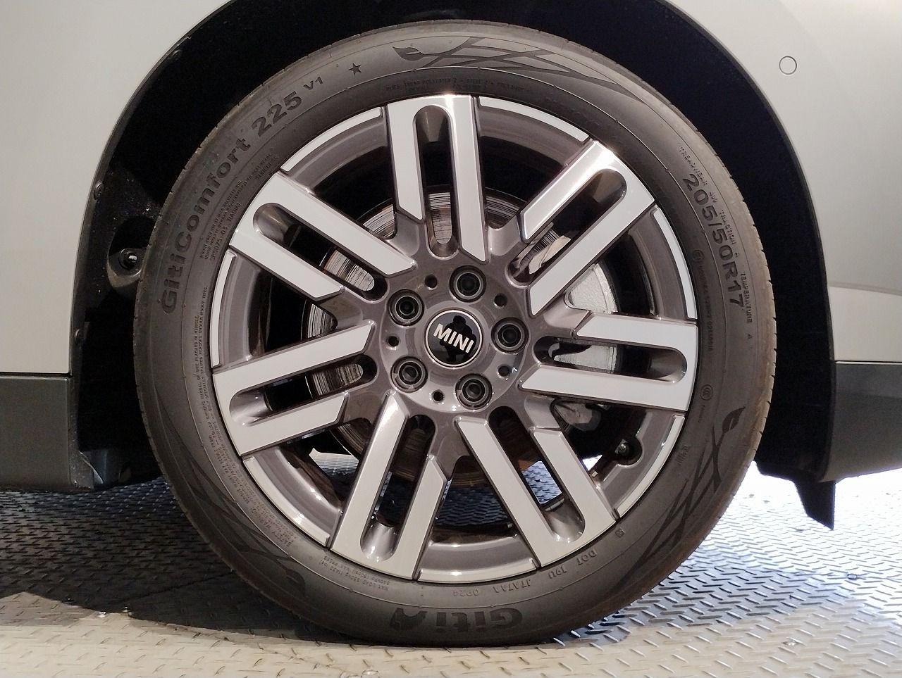 J01 MINI Cooper E
