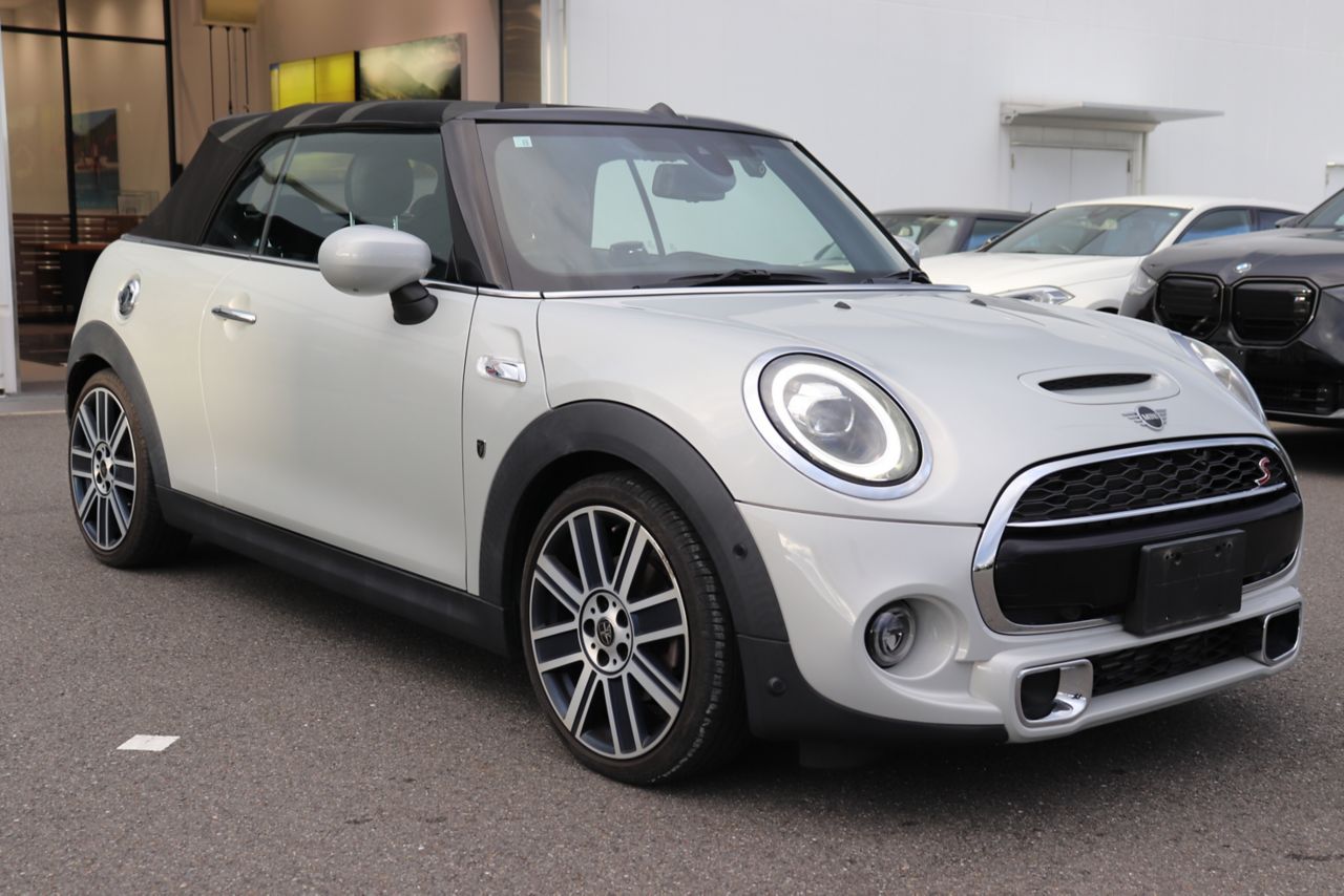 MINI COOPER S CONVERTIBLE.