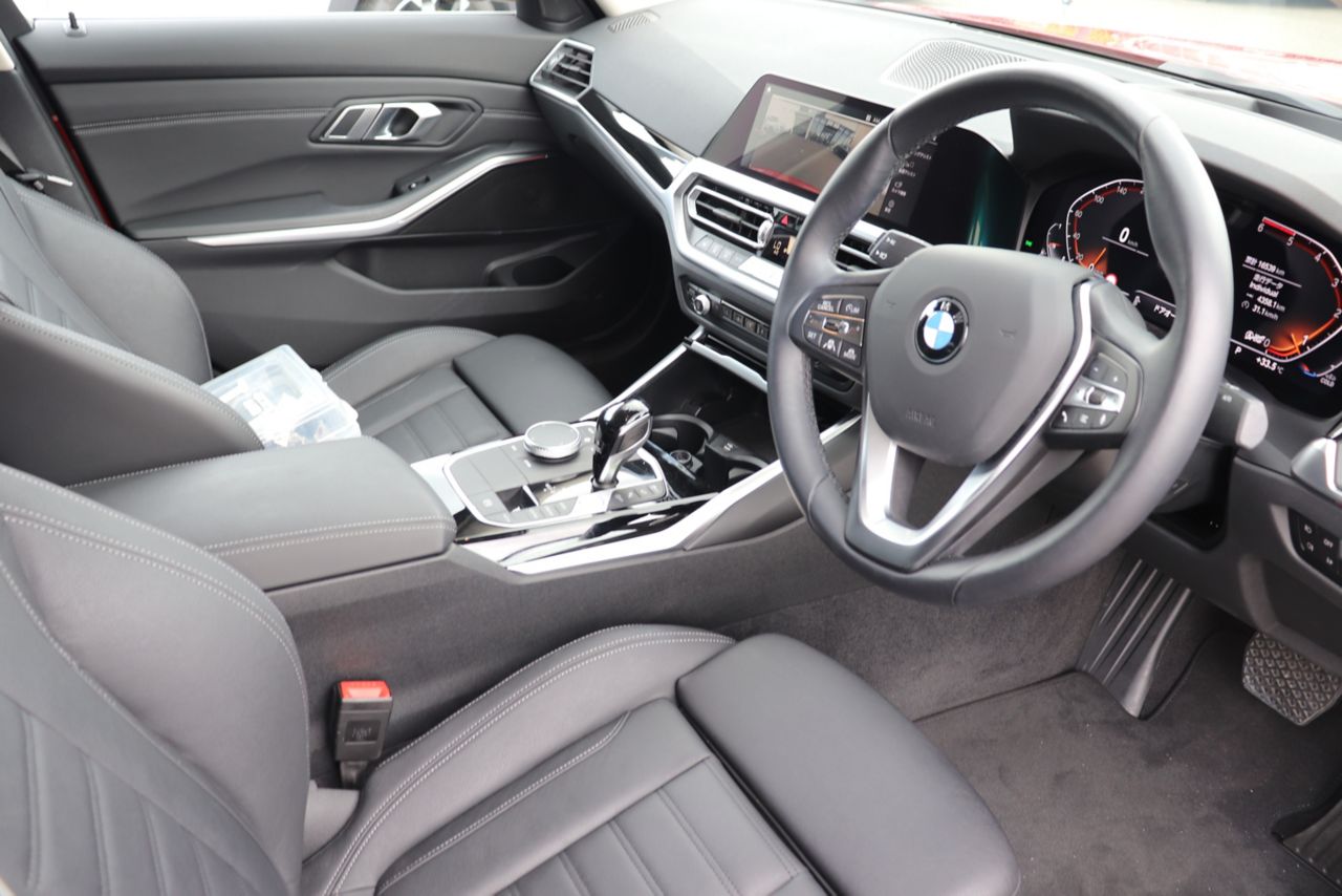 G20 320d xDrive RHD Saloon