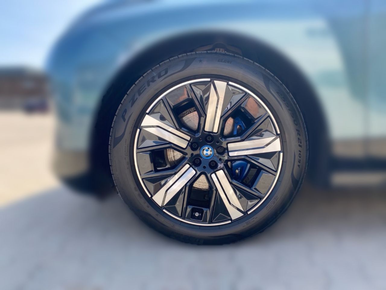 BMW iX