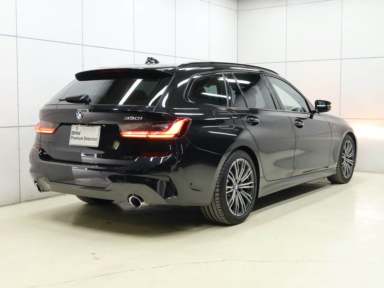 G21 330i Touring RHD