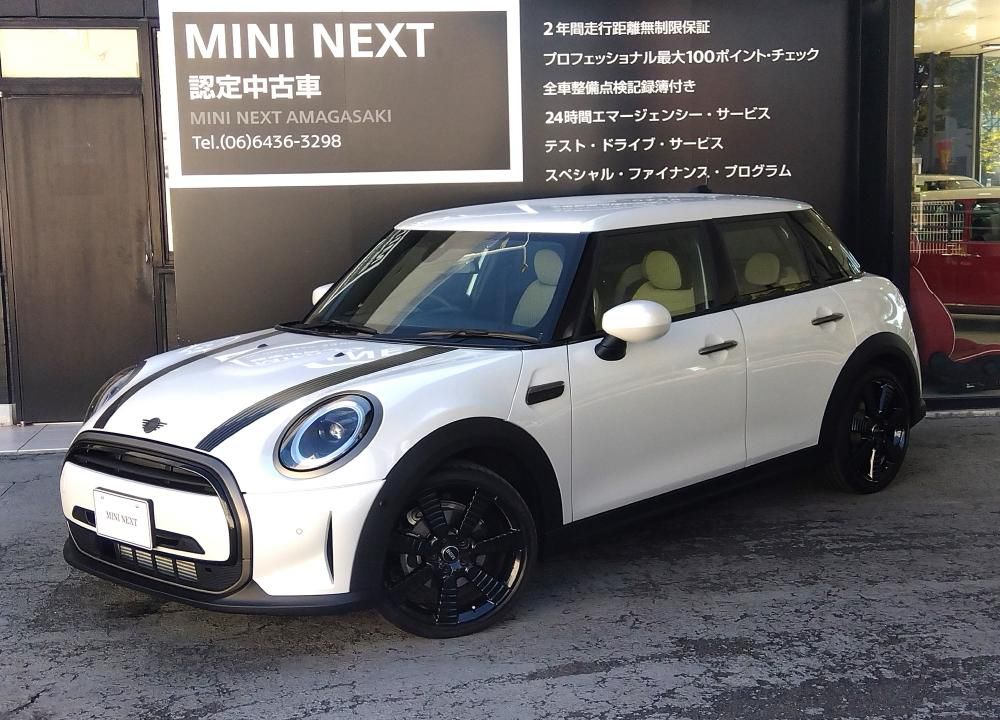 MINI COOPER 5 DOOR RESOLUTE EDITION.