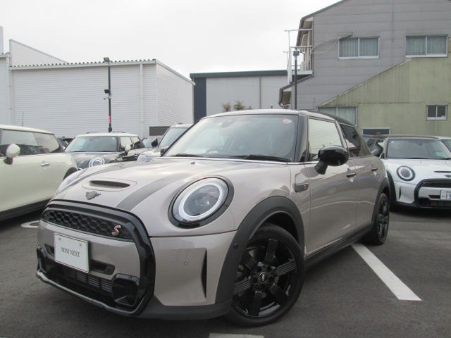MINI COOPER S 5 DOOR.