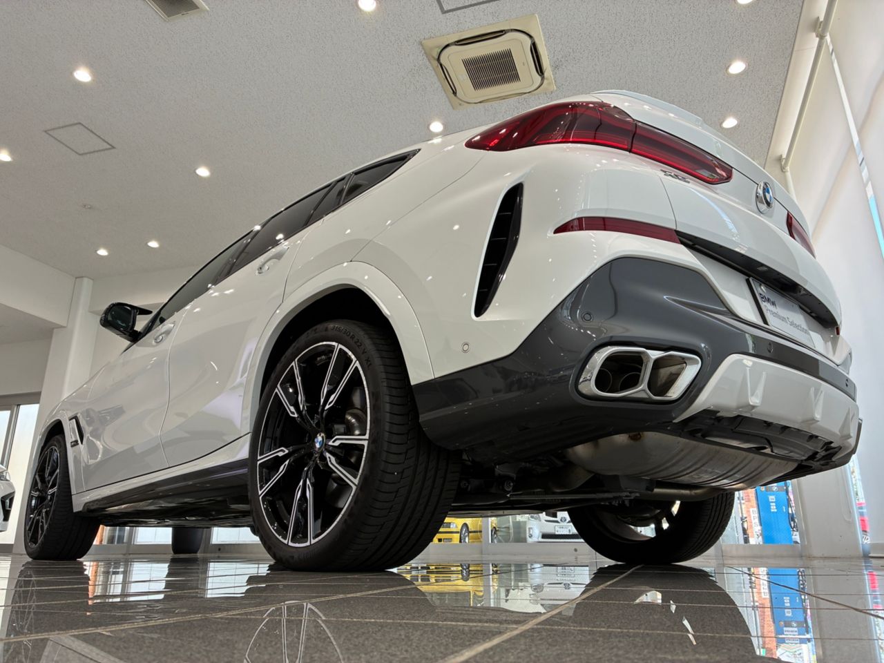 X6 M60i xDrive RHD