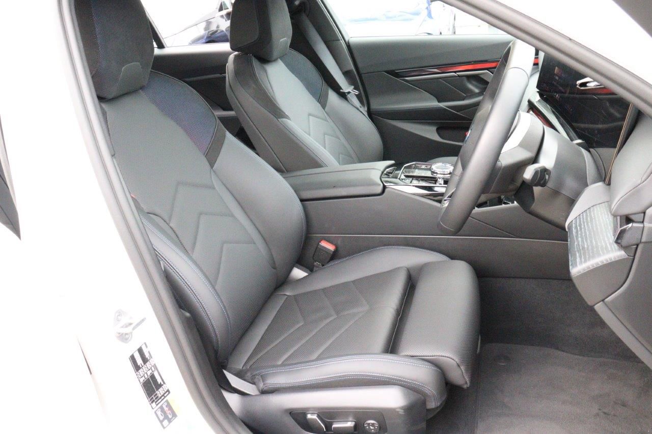 BMW i5 eDrive40 M Sport RHD