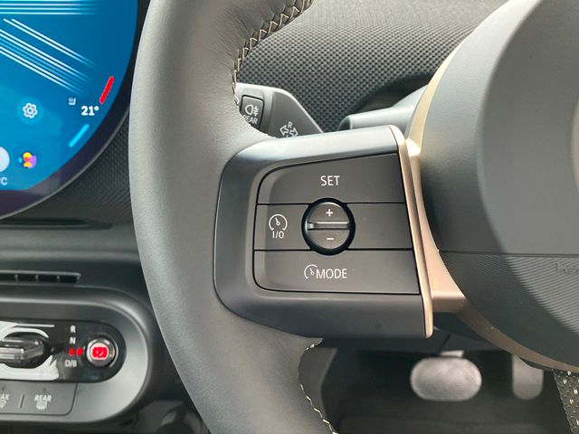 J01 MINI Cooper E