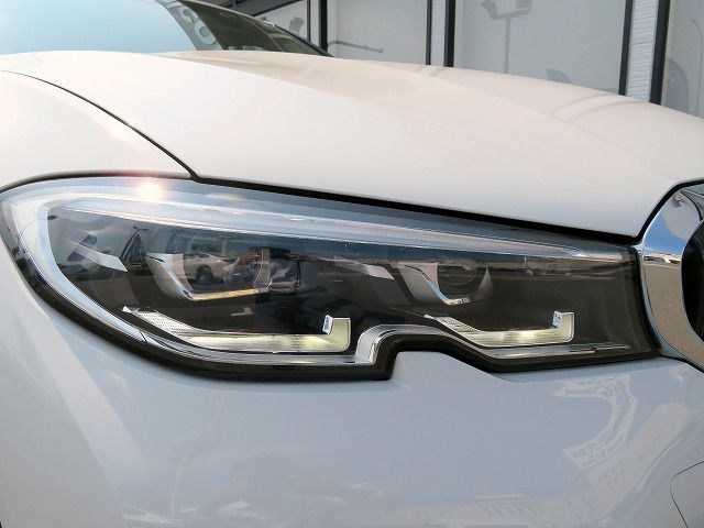 G20 320d xDrive RHD Saloon
