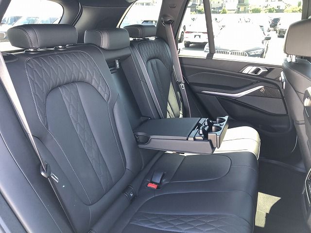 X5 M60i xDrive RHD