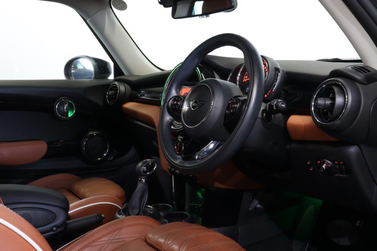 F56 COOPER S D(AT)