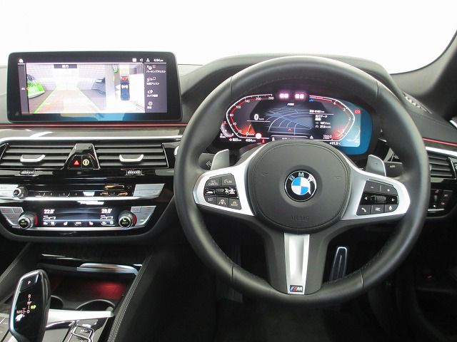 520d xDrive Sedan RHD