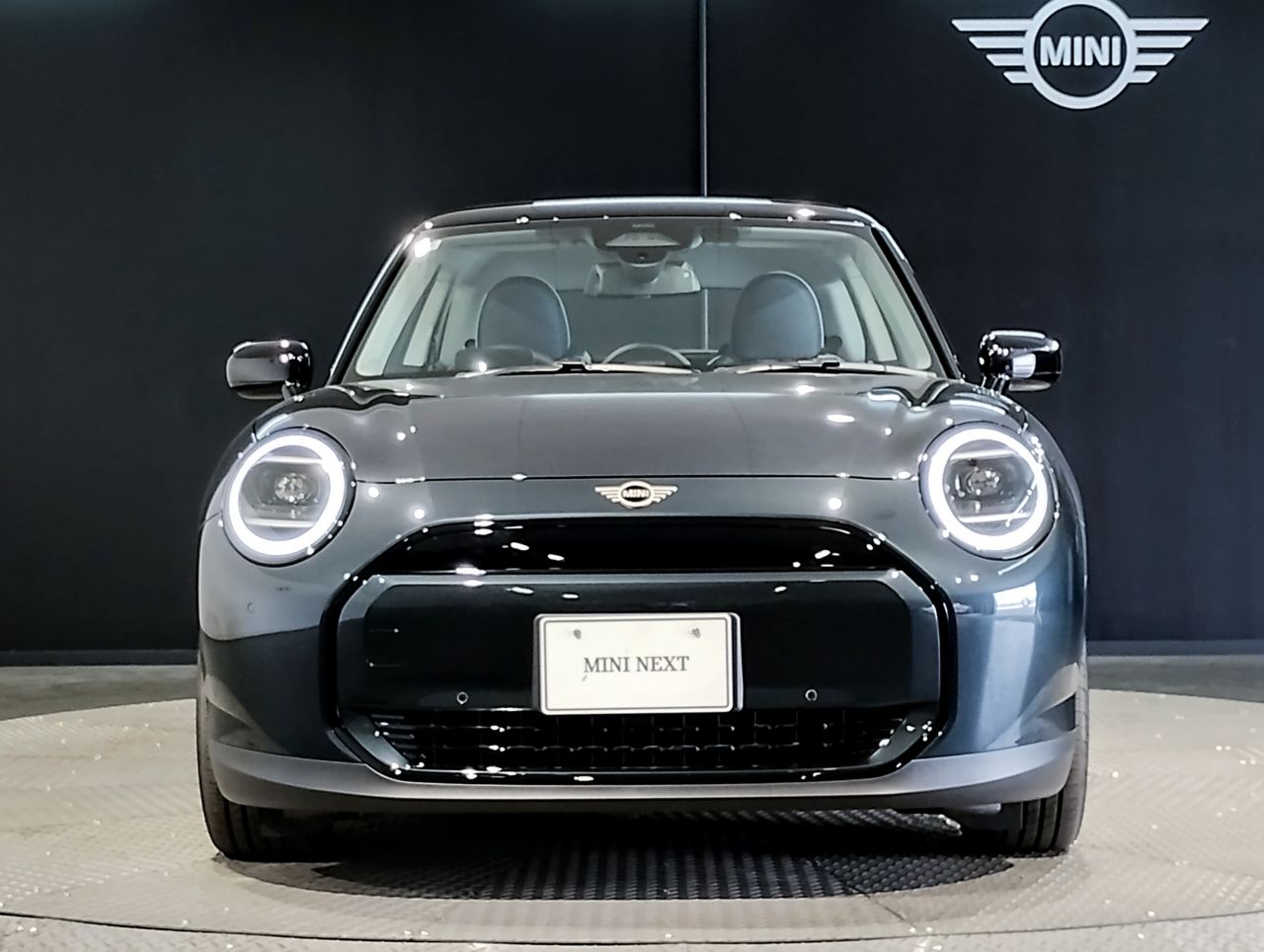 J01 MINI Cooper E