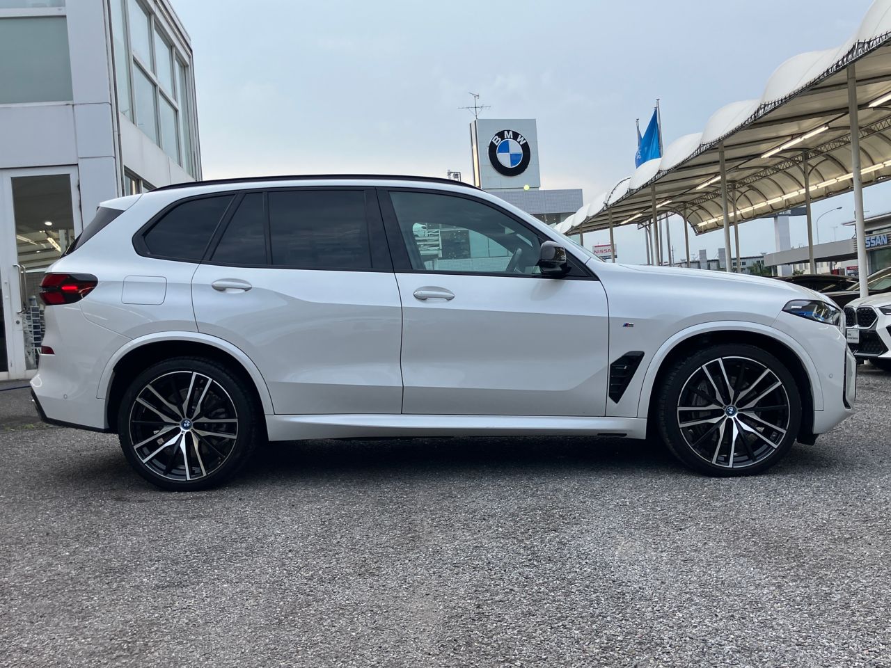 X5 xDrive50e RHD
