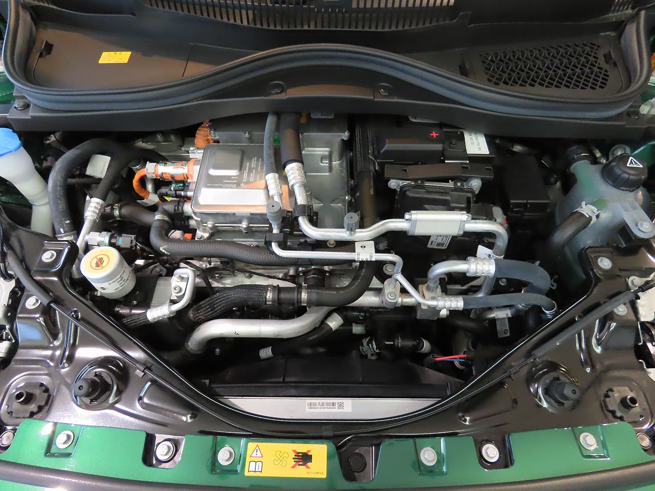 J01 MINI Cooper SE