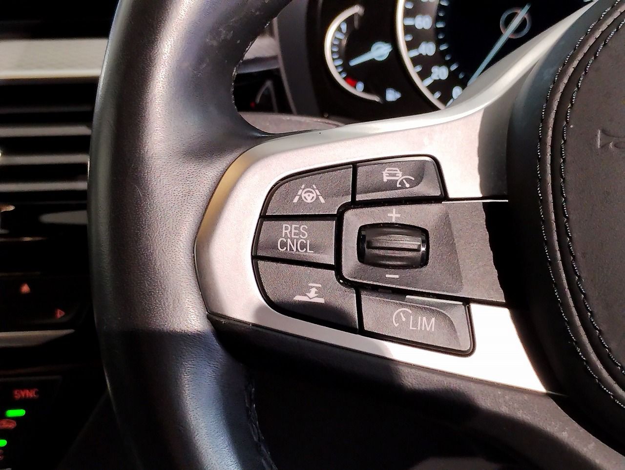 523I