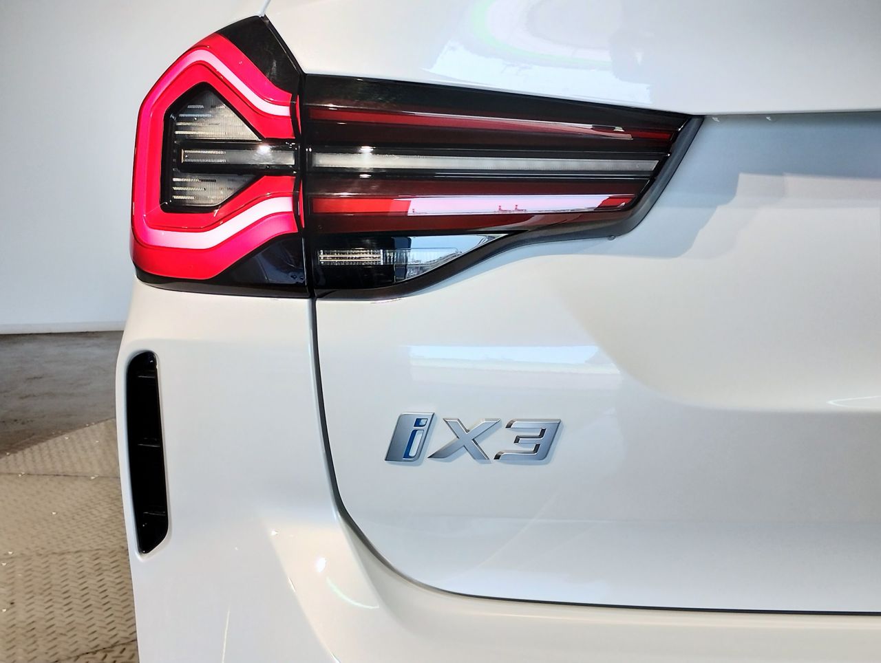 G08 iX3 BEV RHD