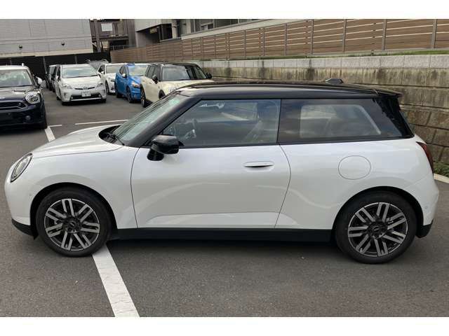 J01 MINI Cooper E