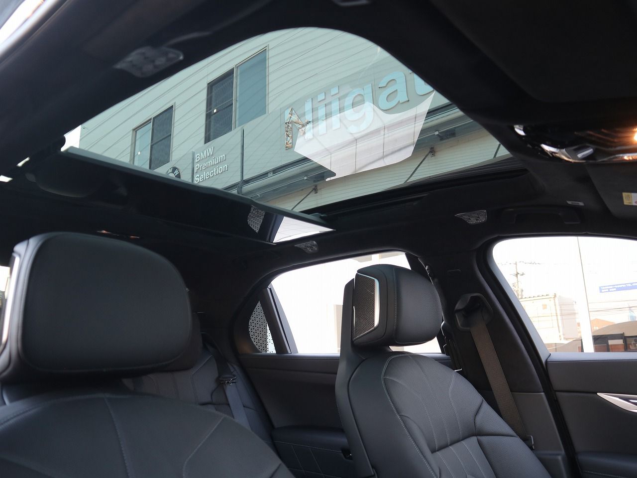 BMW i7 M70 xDrive Sedan RHD