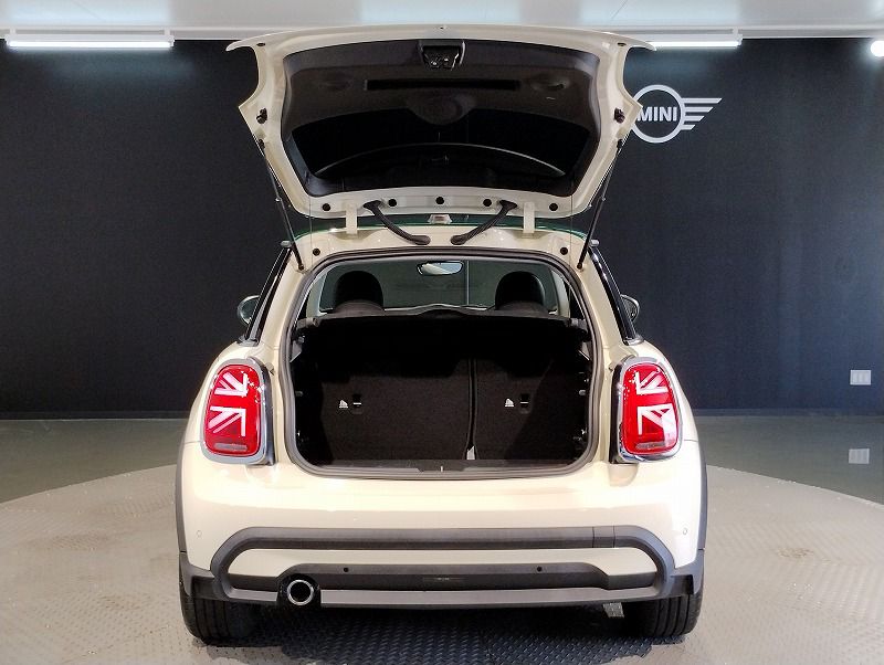 MINI Cooper F56 RHD