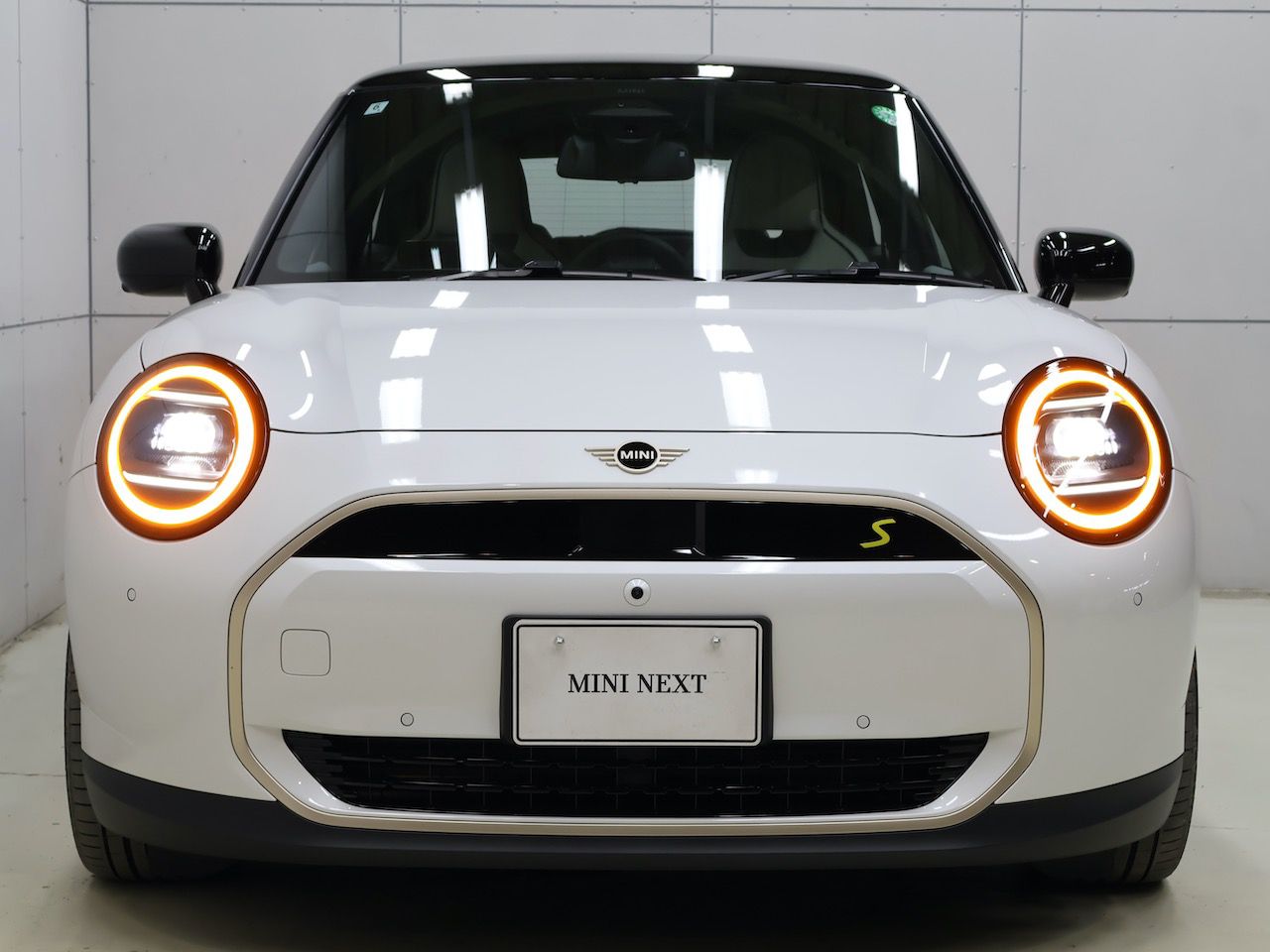 J01 MINI Cooper SE