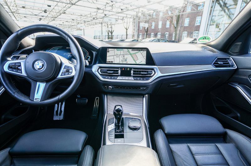 330e xDrive Touring