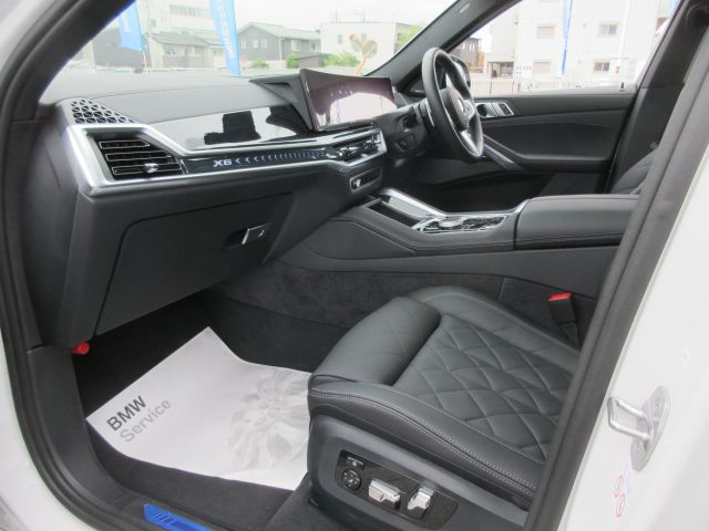 X6 M60i xDrive RHD