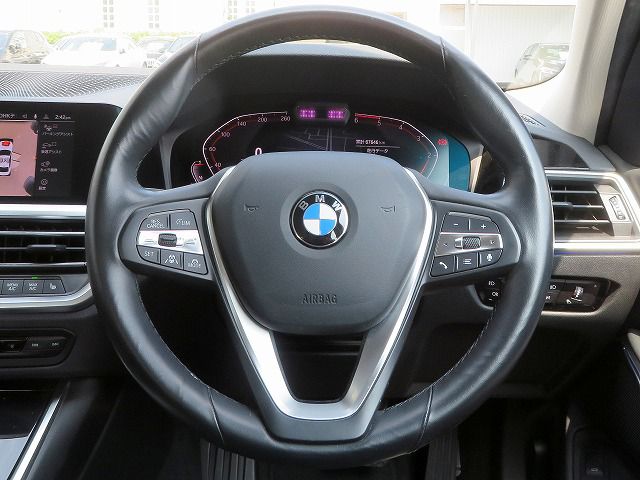 G20 320d xDrive RHD Saloon