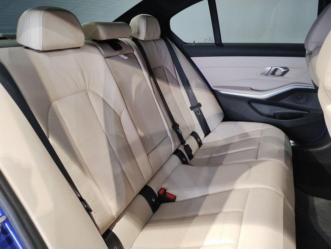 G20 330e Saloon RHD