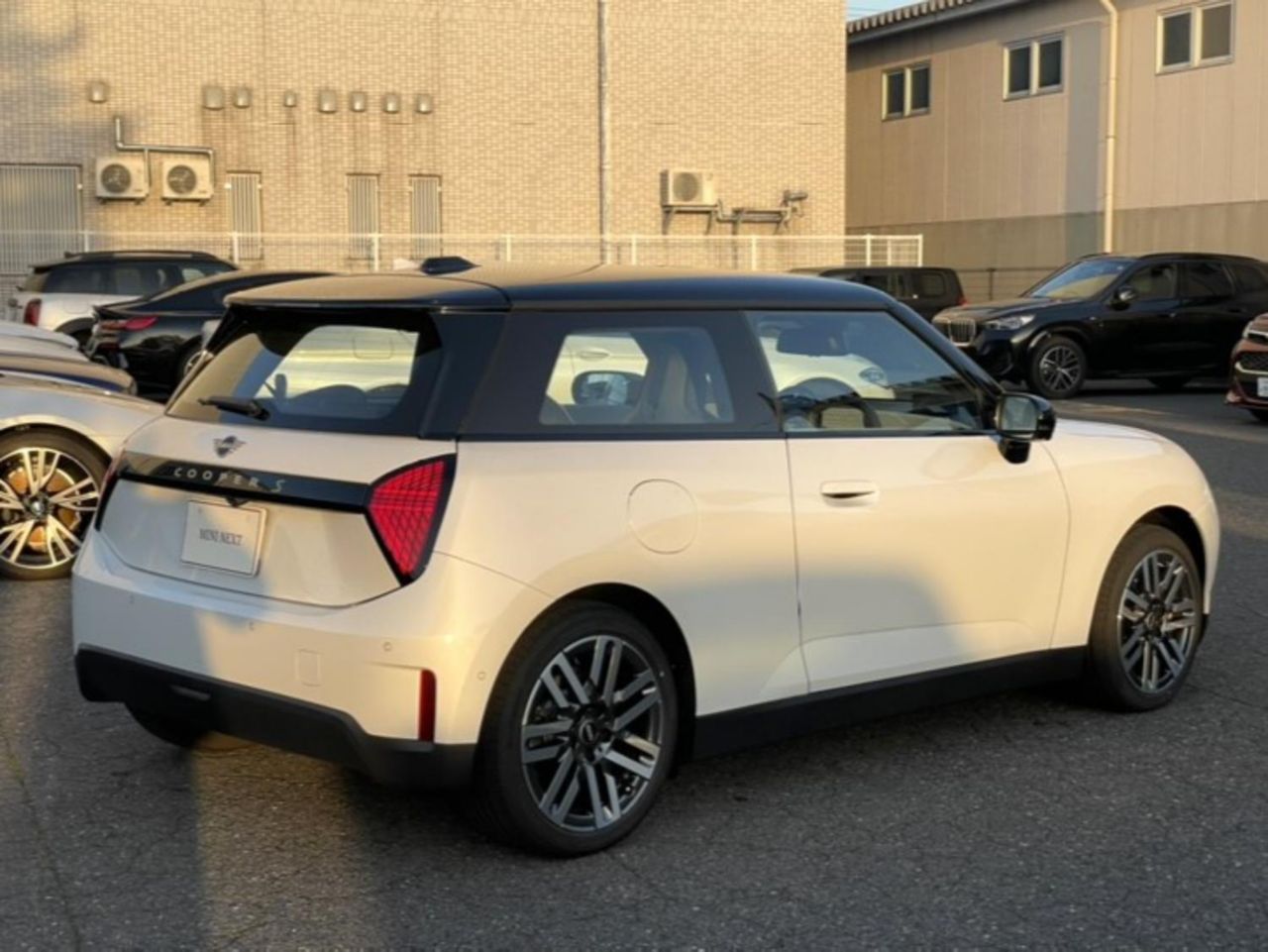 J01 MINI Cooper SE