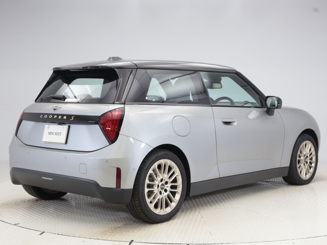 J01 MINI Cooper SE